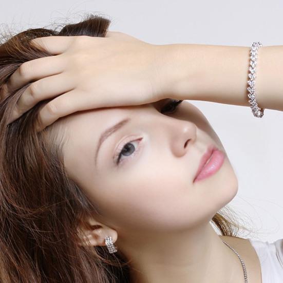 Браслет с инкрустацией кубическим цирконием, блестящий браслет, гипоаллергенный, регулируемая длина, застежка-лобстер, сверкающее ювелирное украшение, подарок