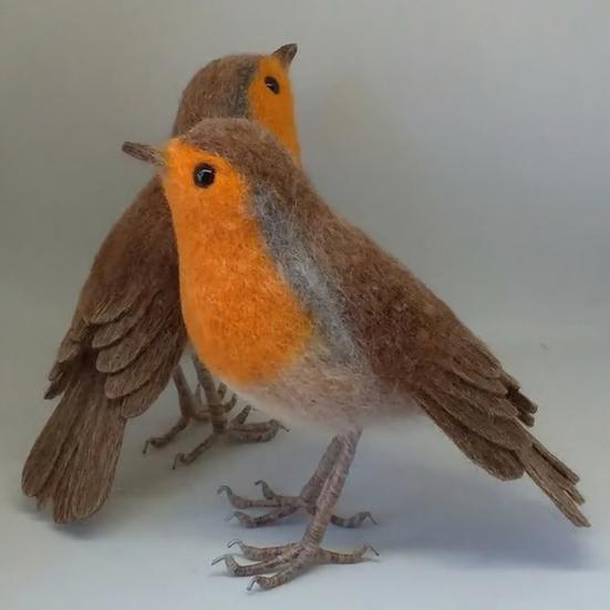 Felt Bird Sculpture Handmade Wool Songbirds Figure Realistic Wildlife-Inspired Design Soft Layered Feathers Decorative Figurine