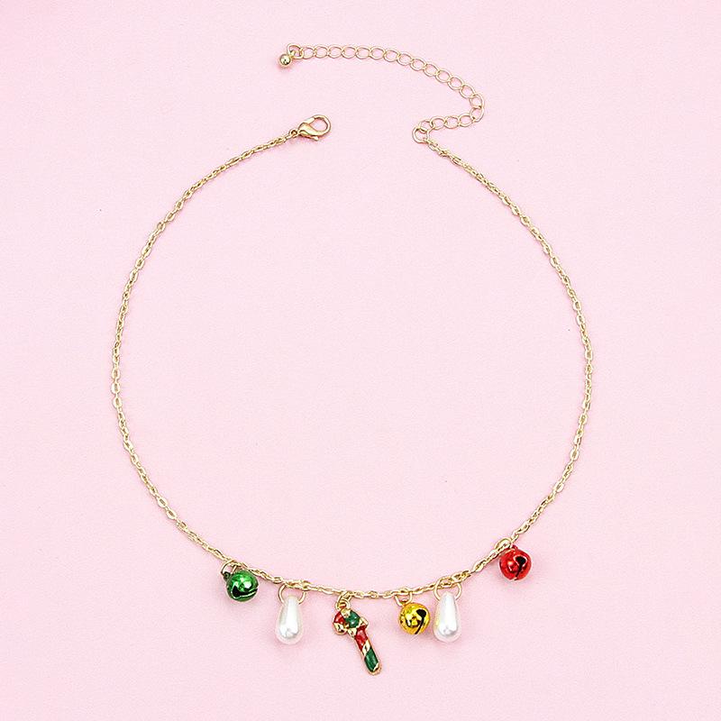 Роскошный кулон в виде красных и зеленых колокольчиков с белым жемчугом и дизайном в виде леденца