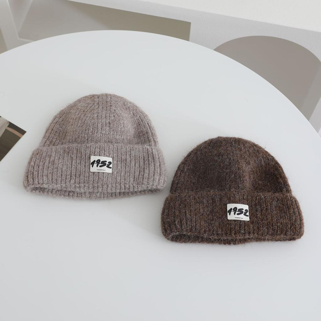 Японская простая шапка бини с буквенным узором для женщин на осень и зиму, новая теплая и утолщенная шапка от холода, подчеркивающая маленькое лицо