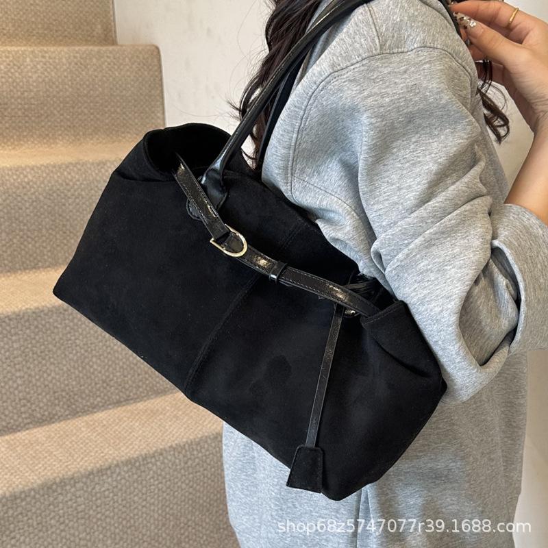 Осень и зима ретро большая вместимость замшевая бархатная сумка женская 2025 новая повседневная сумка-шоппер на плечо для поездок на работу
