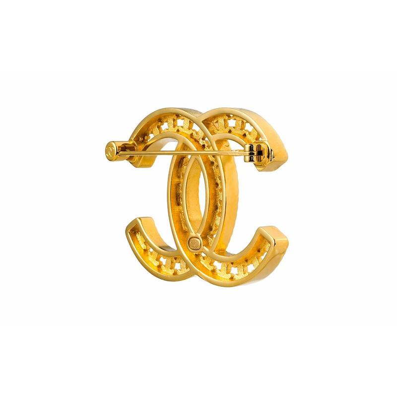 Chanel Классическая полая брошь с двойным логотипом C, золотая