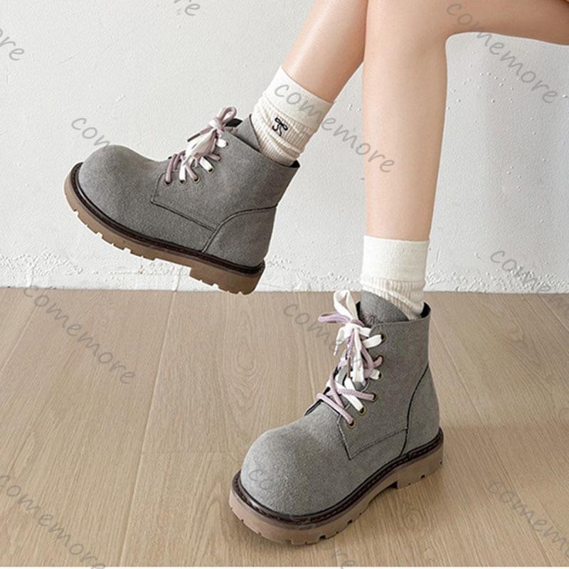 Модная обувь Comemore Ретро ботинки на плоской подошве для женщин Замшевые на шнуровке Мода 2025 Осенняя обувь Готика Однотонные Челси Круглый носок Женские ботильоны