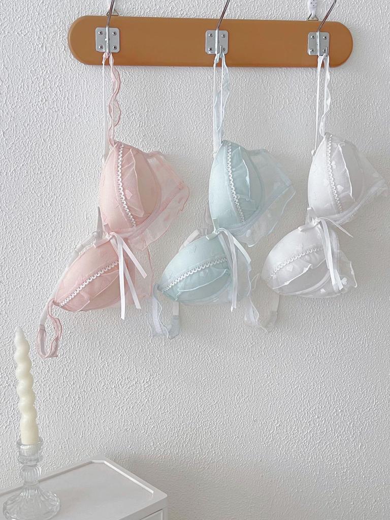 Elegant Lace Wireless Push-Up Bra: Anti-Sag, Enhances Shape