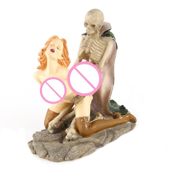 Wear-resistant Anti-deform Stylish Vivid Eye-catching Couple Sculpture Novelty Desk Statue Ornament Art Statue