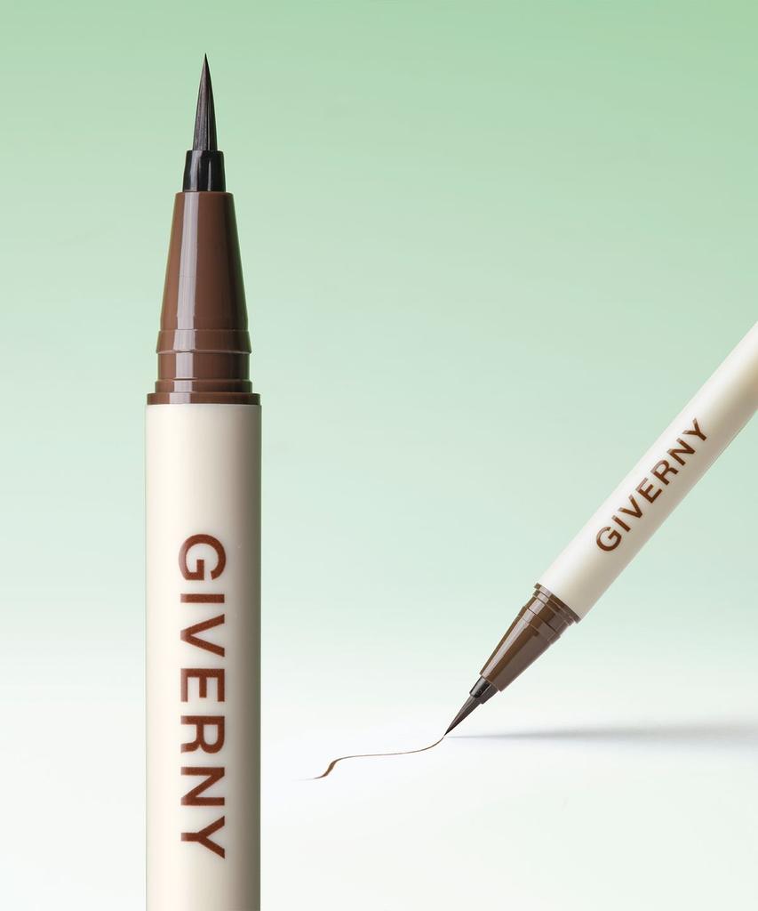 Close-fitting brush liner
