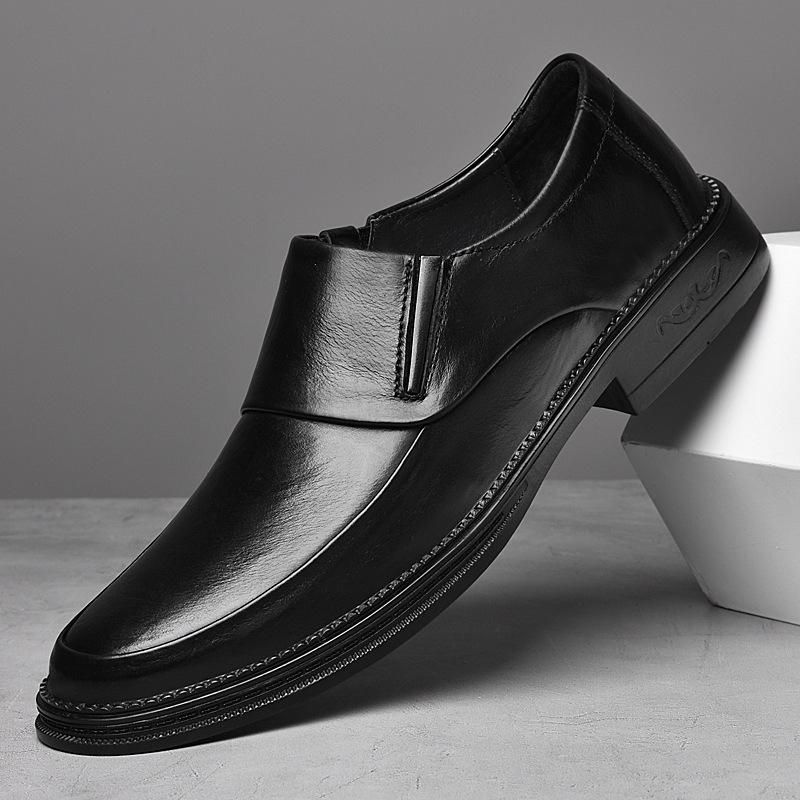 Мужская обувь 2025 лето новая мужская обувь в стиле джентльмена легкая роскошь водонепроницаемая на одной педали легкая с острым носком с увеличением роста повседневная кожаная обувь