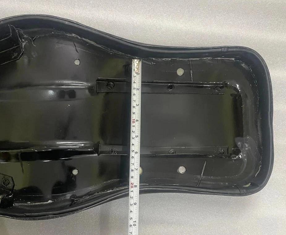 Двойное сиденье из черной искусственной кожи с белой окантовкой, подходит для классических мотоциклов BSA