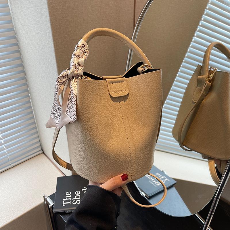 Сумки Корейские высококачественные универсальные сумки-ведра весна и лето 2024 новые нишевые сумки-мессенджеры популярные женские сумки