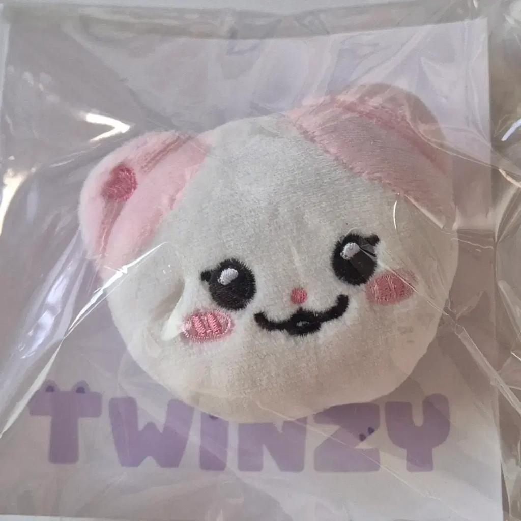 ITZY Twin Jinayoung Badge Yuna Doll