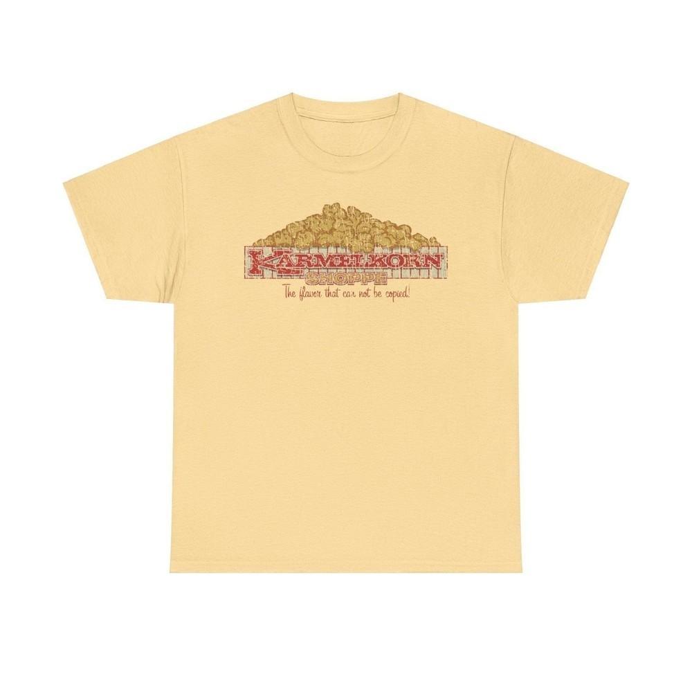 Ностальгическая футболка Karmelkorn Shoppe