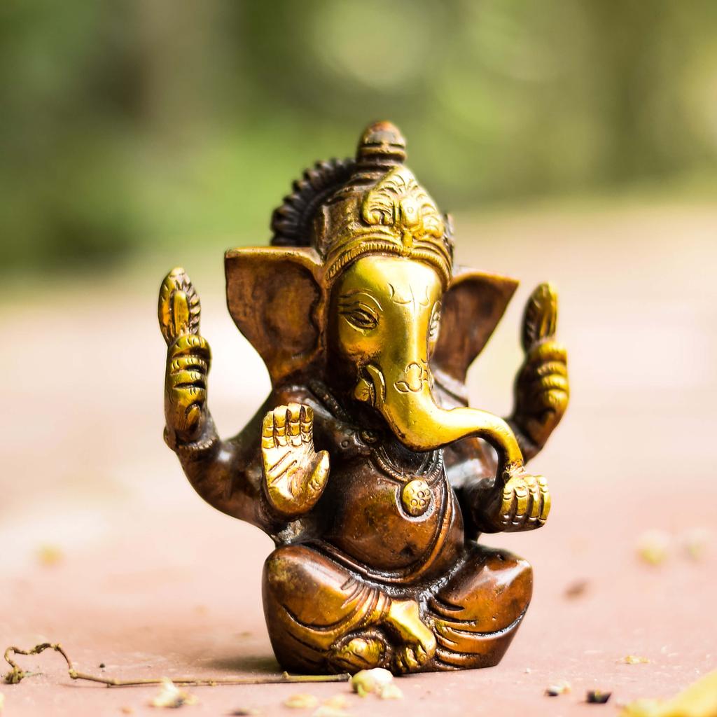 Яркая статуэтка сидящего Ганеши, Bright Sitting Ganesha Statue, Handmade