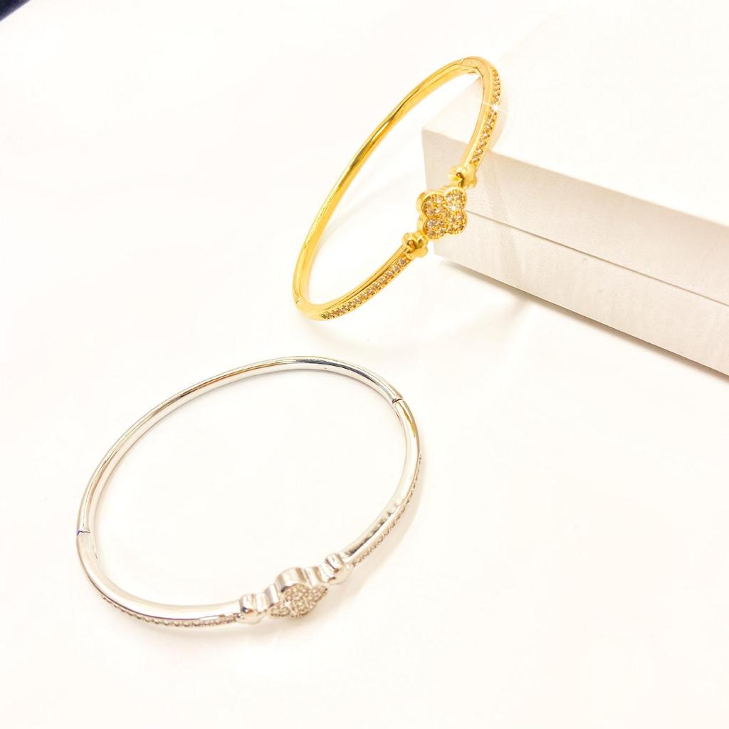 Европейский и американский браслет с четырехлистным клевером и цирконием: Модные, элегантные украшения для рук для женщин.