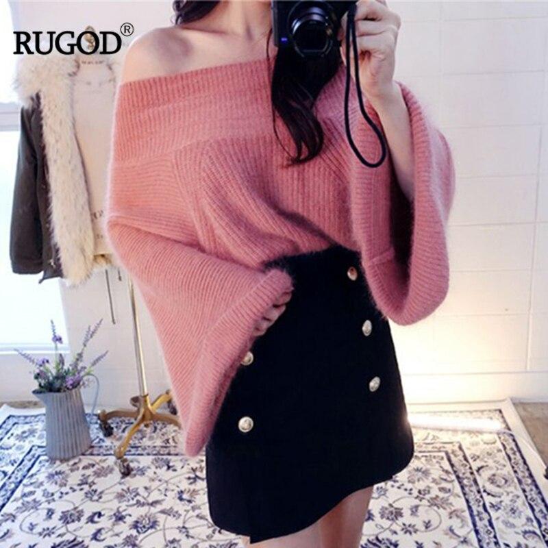 Женский свитер с широкими рукавами и открытыми плечами