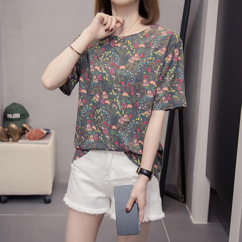 Женская футболка с цветочным принтом, с коротким рукавом - Лето 2023, Приталенный свободный крой, Модная омолаживающая блузка для мам