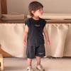 Модные мальчиковые костюмы без рукавов: Легкий, тонкий костюм из двух частей: жилет и шорты - Идеальная новая летняя мода для детей.