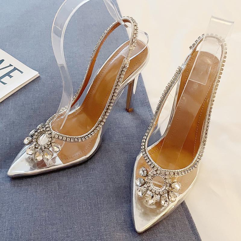 Модные женские босоножки с открытой пяткой из ПВХ с острым носком и стразами на высоком каблуке, сексуальные туфли для ночного клуба и вечеринки на пилоне