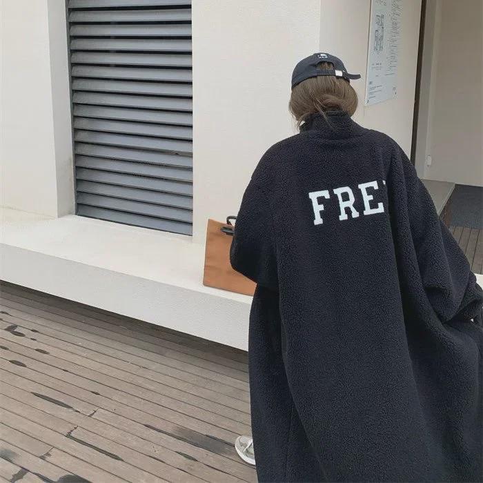 Женское пальто средней длины из овчины с воротником-стойкой — корейский стиль, мода осень/зима 2023 г., свободный кардиган выше колена.