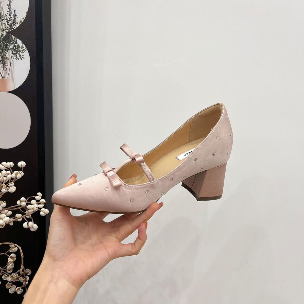 Внутренняя часть высокие женские туфли шелковый бант толстый каблук одинарные туфли 2025 весна новые высококачественные стразы острые высокие каблуки для женщин