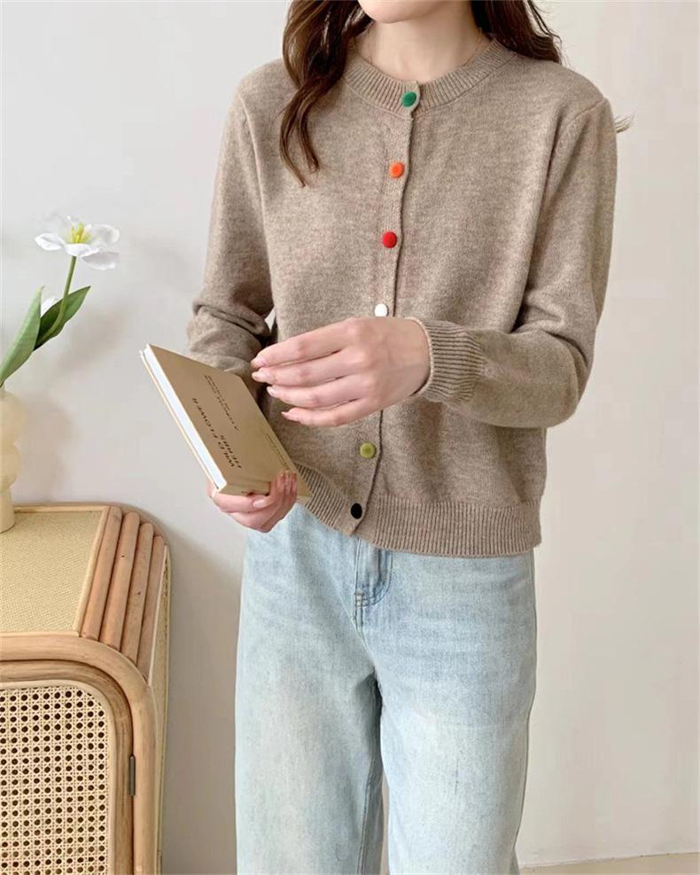 Темперамент элегантный круглый вырез длинный рукав мягкий восковой трикотажный кардиган женский осень и зима новый цвет однобортный свитер куртка