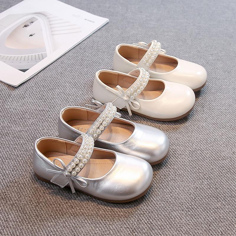 New spring and autumn collection of Mary Jane shoes for girls, featuring a bow design, soft soles, and a pearl embellishment, creating a stylish and