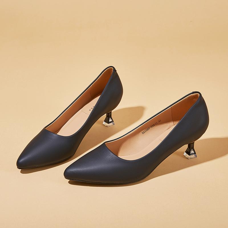 Elegant pointed and simple style, light plate, shallow mouth, thin heel, fashionable single shoe