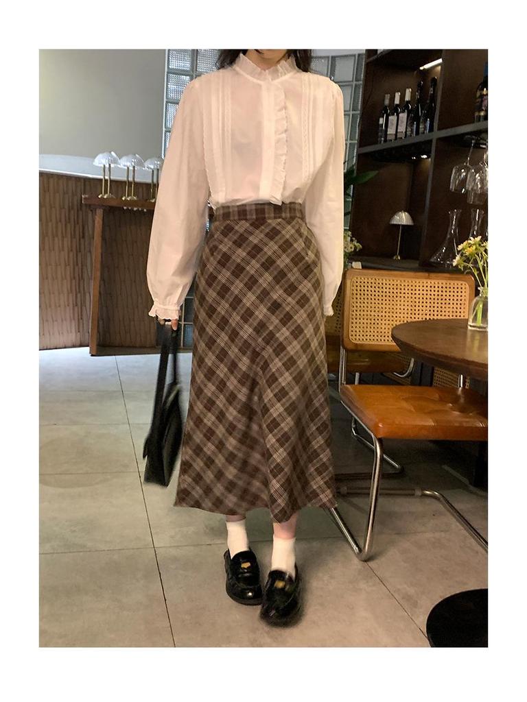Клетчатая юбка средней длины с флисовой подкладкой - Зимняя коллекция 2025: Универсальная юбка в стиле милк-ти