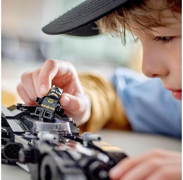 LEGO DC Batman 76224 Бэтмобиль: Бэтмен преследует Джокера