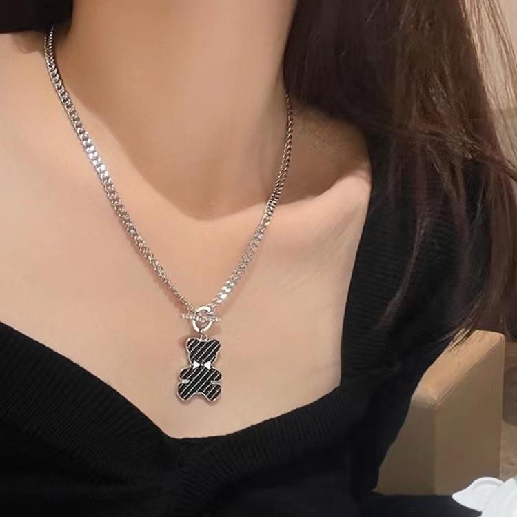 Милое, милое и крутое ожерелье с черным медведем, женская цепочка на ключицу, новая легкая роскошная цепочка для нишевого свитера