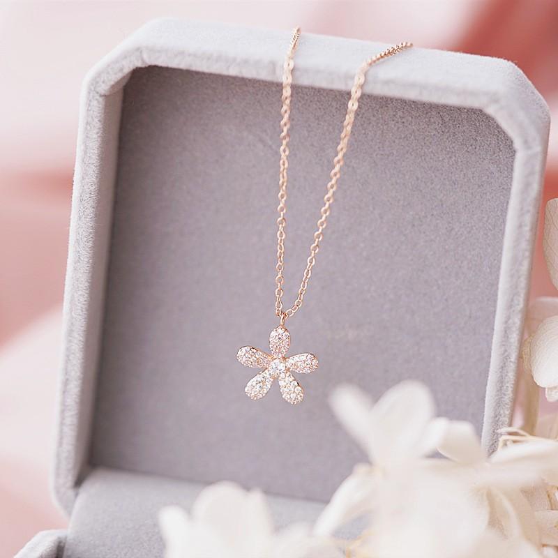 Простой пейзаж, свежий и литературный, цепочка на ключицу с пятью лепестками цветов, изысканное ожерелье с микроинкрустацией бриллиантами