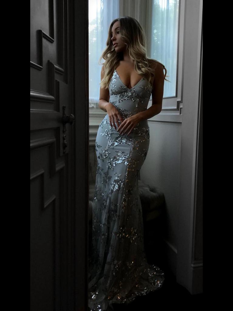 Женское платье с V-образным вырезом, открытой спиной, пайетками и шнуровкой, коллекция 2025 г.
