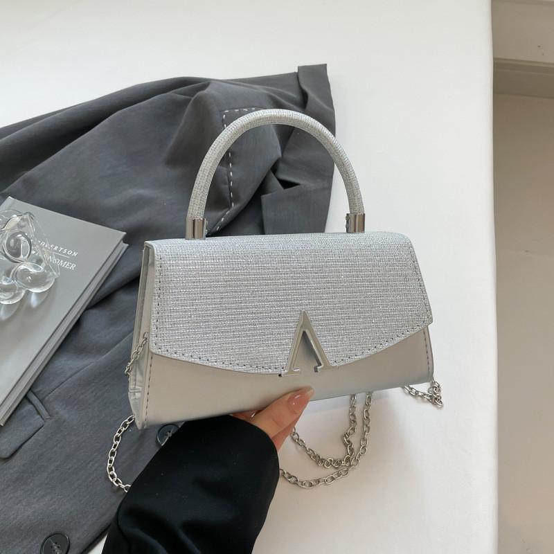 Letter V Fashionable Decoration With Glossy Material Women Chain Crossbody Bag