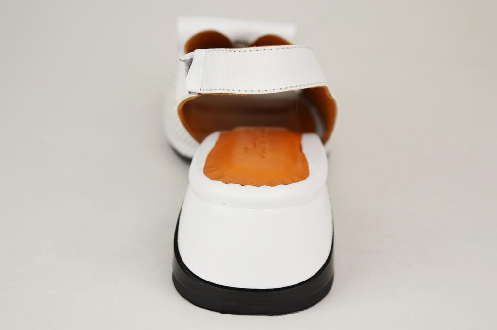 Босоножки перфорированные Mario Muzi 1531604 36 Белые кожа