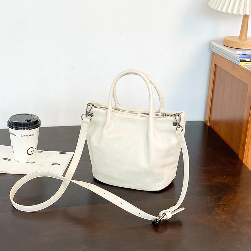 IELGY Retro Oil Wax Leather Simple Mori Style Shoulder Messenger Bag