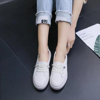 Кроссовки на низкой платформе. Женская обувь. Женские прогулочные кроссовки из искусственной кожи. Лоферы. Белая повседневная обувь без шнуровки на плоской подошве.