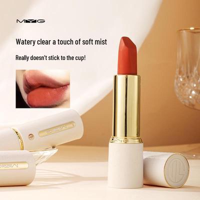 MYG Glamour Hall Водостойкая матовая помада: Стойкий, Нелипкий, Увлажняющий, Потостойкий, Улучшает цвет лица - Маленький белый тюбик
