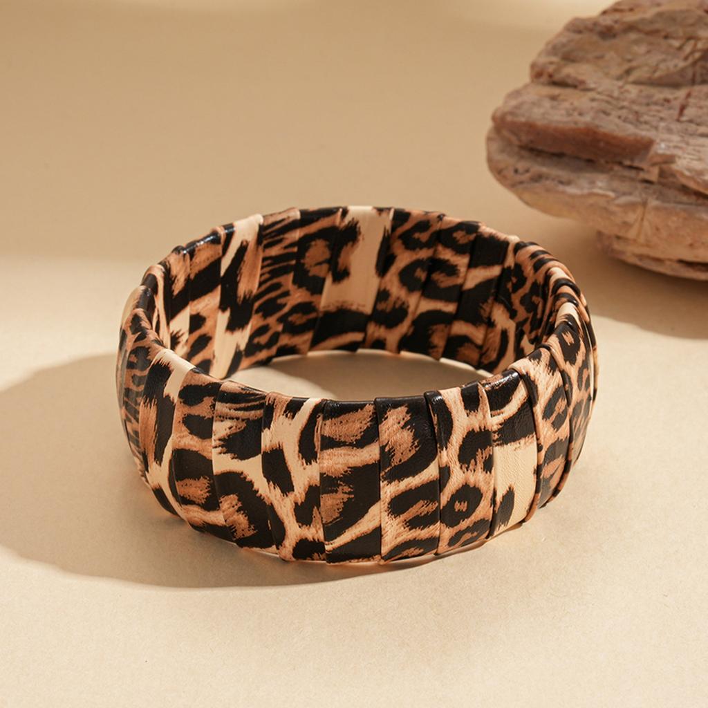Sexy Leopard Print Cuff Bangles for Women 2025 Trendy Classic Leather Zebra Print Bracelet Wedding Pendant Jewelry Gift