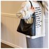 IELGY Retro Large-Capacity Commuter Underarm Bag Fashion Shoulder Messenger Bag