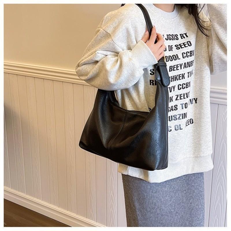 IELGY Retro Large-Capacity Commuter Underarm Bag Fashion Shoulder Messenger Bag