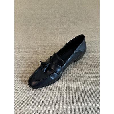 Версия из овчины~ Французские ретро туфли-лоферы с круглым носком, бахромой и толстым каблуком, маленькие кожаные туфли для通勤, черные лоферы на одной педали, женские туфли