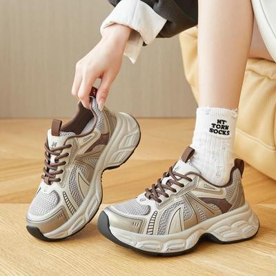 Весенне-летняя обувь Женские модные кроссовки Дышащая сетчатая обувь Плоская толстая подошва 5 см Брендовые женские кроссовки