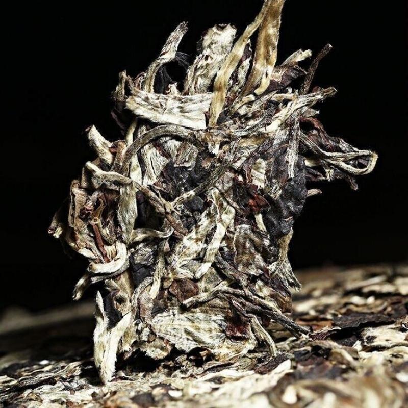 Yunnan Jinggu Yangta Ancient Tree Moonlight Beauty Белый чай Пуэр Сырой чай 357 г