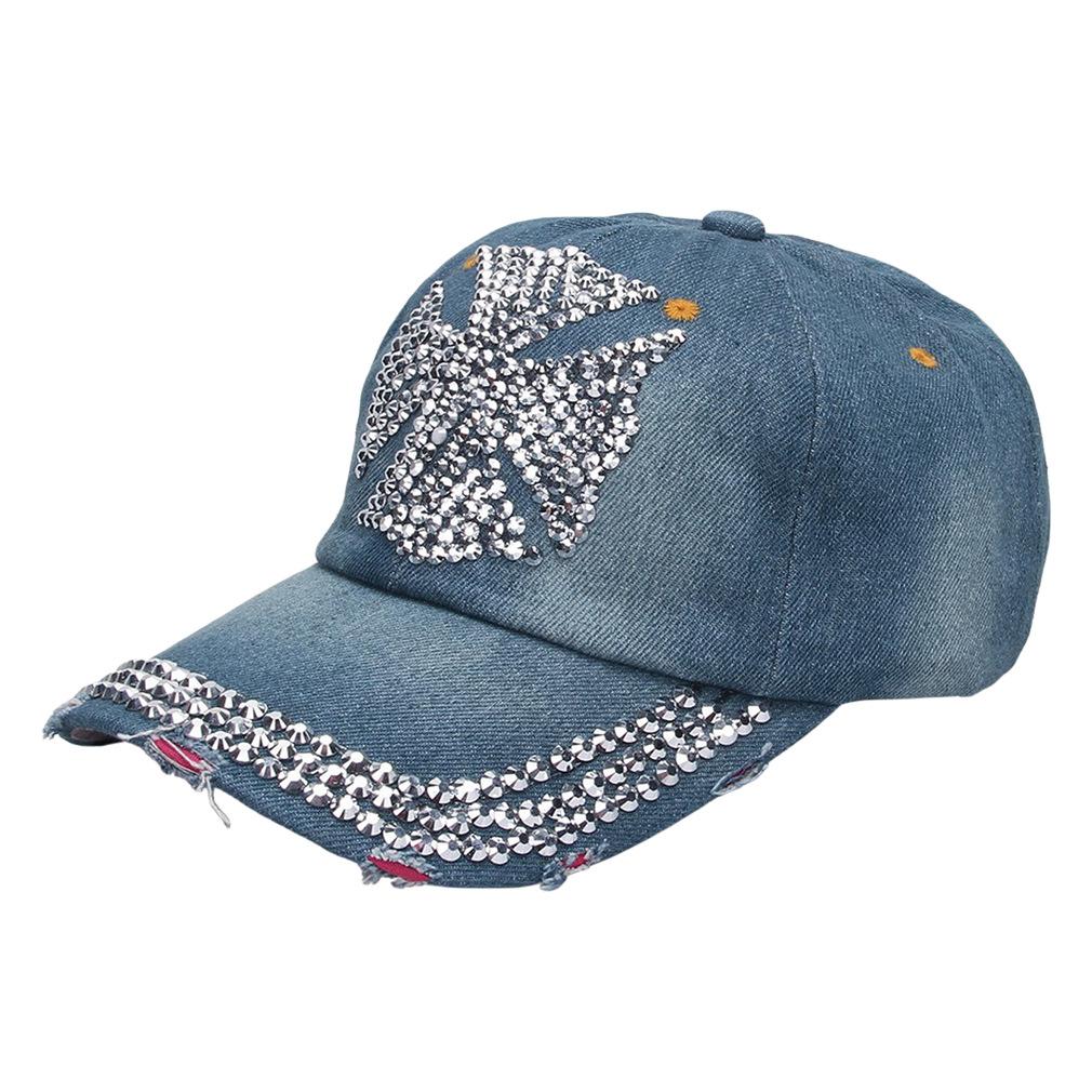 Бейсбольная кепка со стразами и заклепками в виде короны