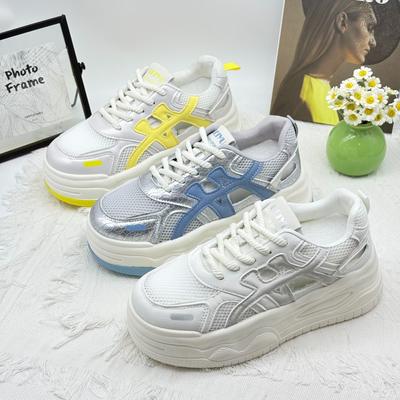 Маленькие белые кроссовки из сетки на толстой подошве женские 2025 лето новые полые дышащие папины кроссовки повседневные кеды на мягкой подошве