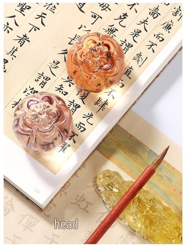 Хрустальный пресс-папье и линейка 'Цветок груши': Элегантный декор для каллиграфии, живописи и милого чайного питомца.