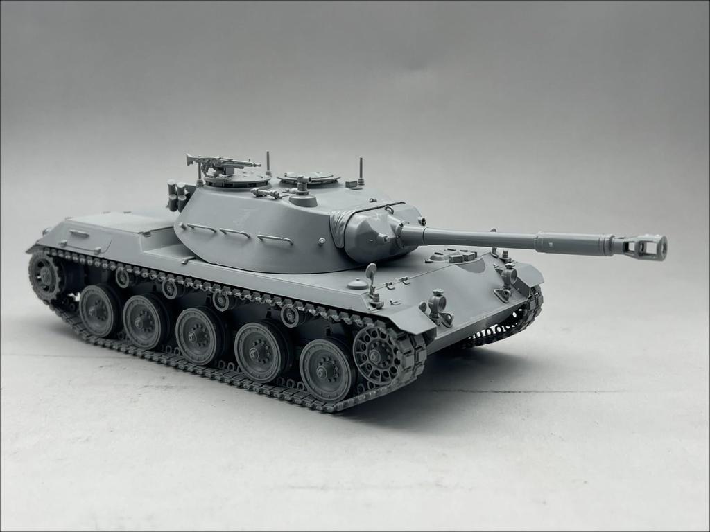 Amusing Hobby 1/35 Scale German Prototype Reconnaissance Tank RU251 Plastic Model Kit AMH35A055