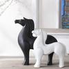 Домашний декор Фигурки лошадей из белой и черной смолы - (Упаковка из 2 шт., черный и белый)