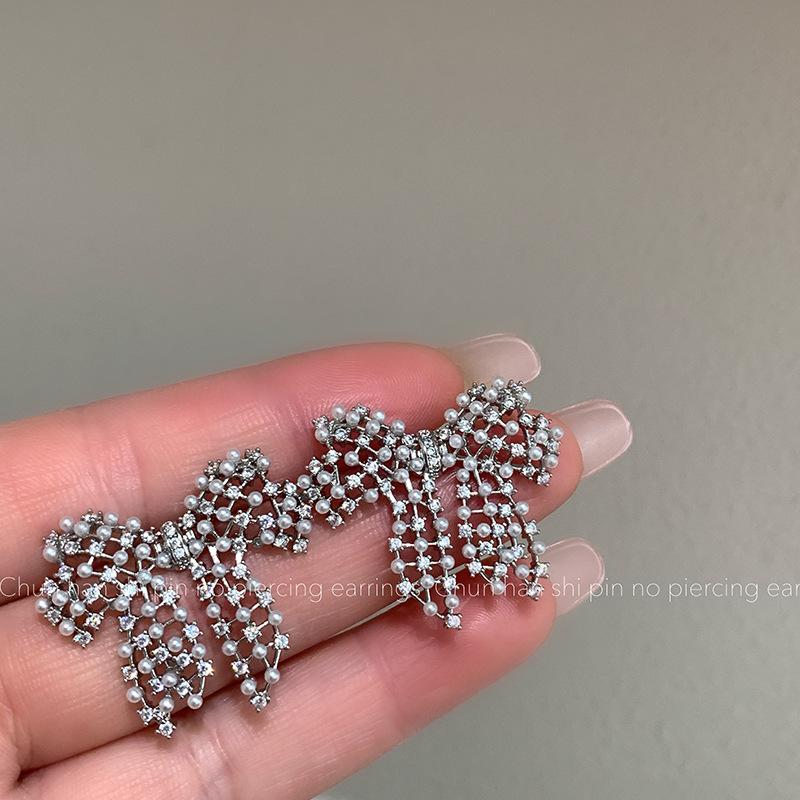 No pierced earrings, sweet bow, slightly inlaid zircon stud earrings, light luxury, high-end earrings, design, niche earrings.