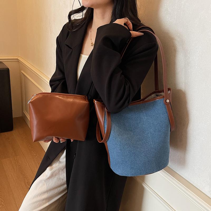Повседневная сумка большой вместимости женская 2025 новая летняя универсальная джинсовая сумка через плечо популярная популярная сумка-ведро для ребенка и мамы
