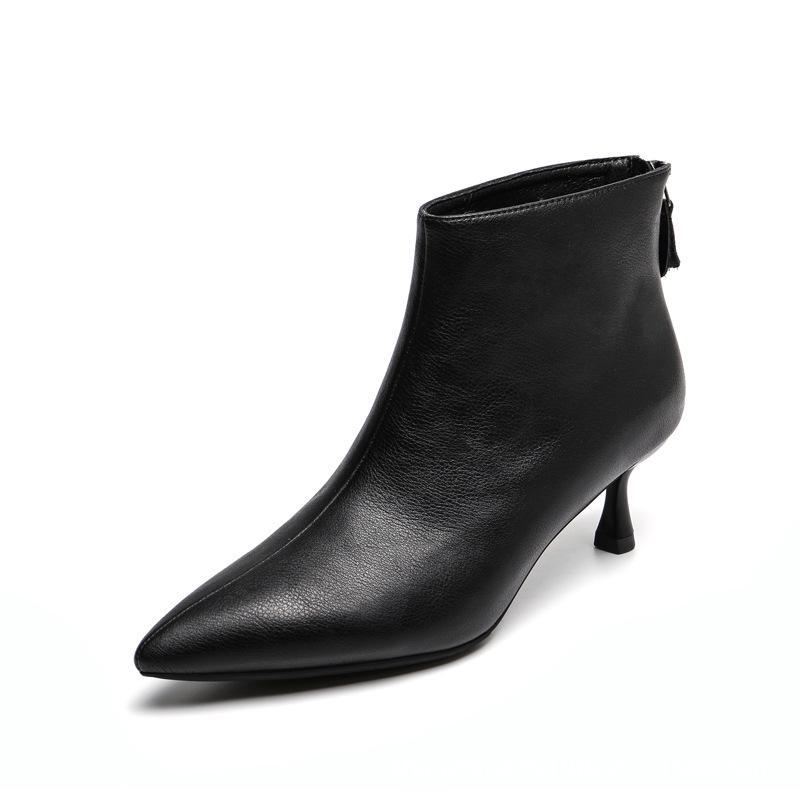 Черные женские кожаные полусапожки на высоком каблуке-шпильке с бархатной подкладкой и молнией сзади